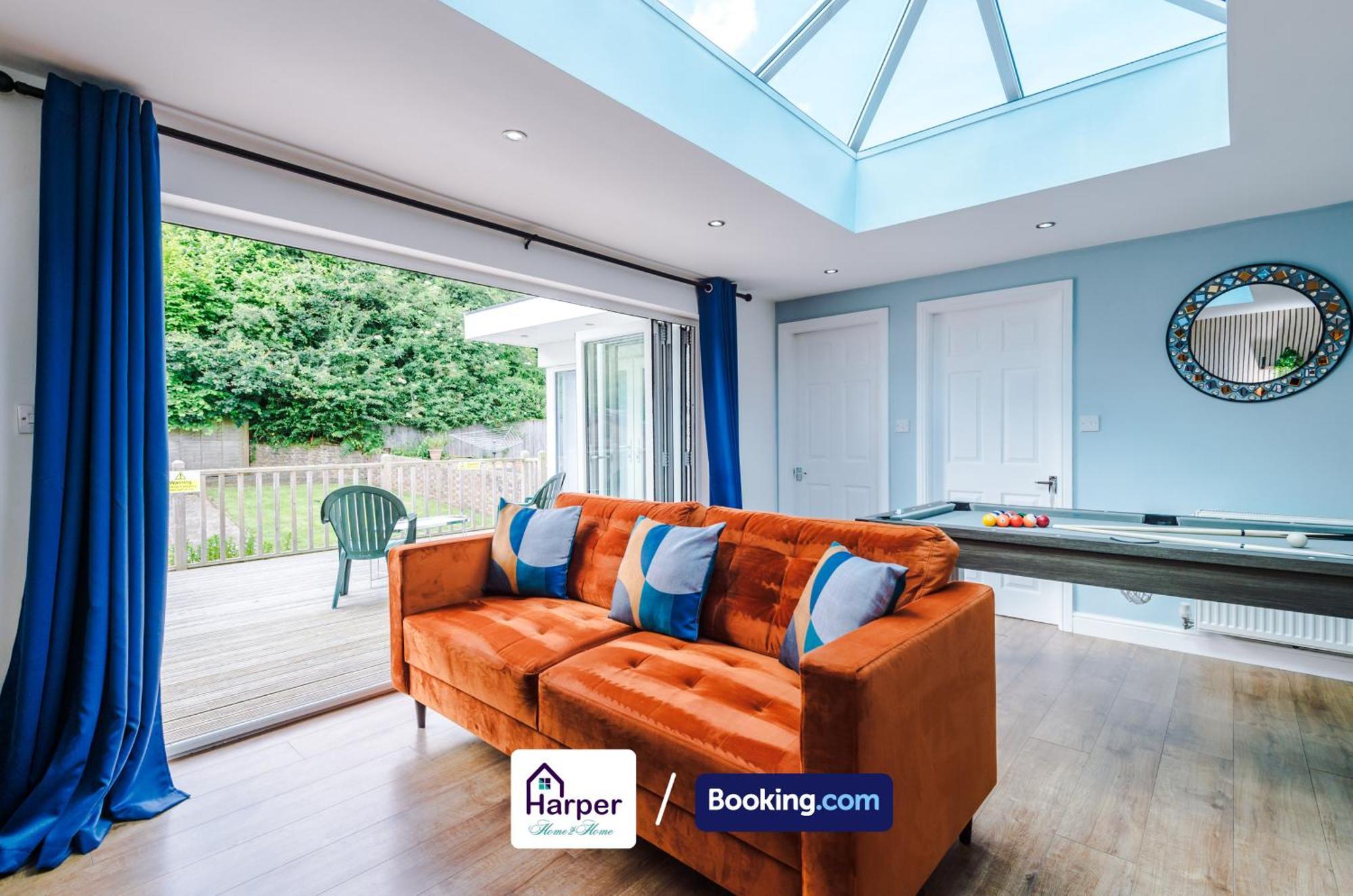 Spacious Detached Bungalow By Harperletting Short Lets & Serviced Accommodation Buckely With Pool Table & Driveway Buckley エクステリア 写真