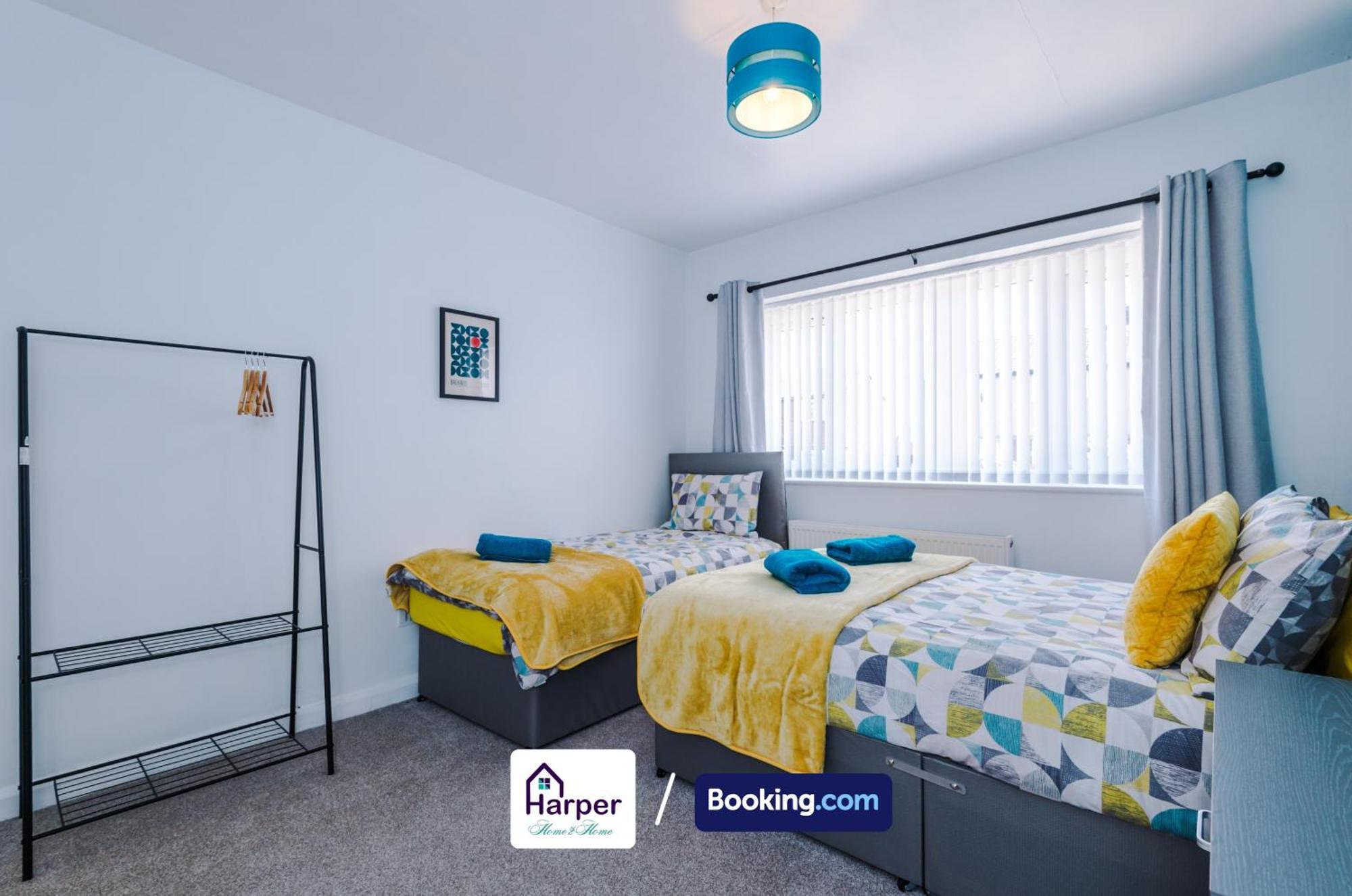 Spacious Detached Bungalow By Harperletting Short Lets & Serviced Accommodation Buckely With Pool Table & Driveway Buckley エクステリア 写真
