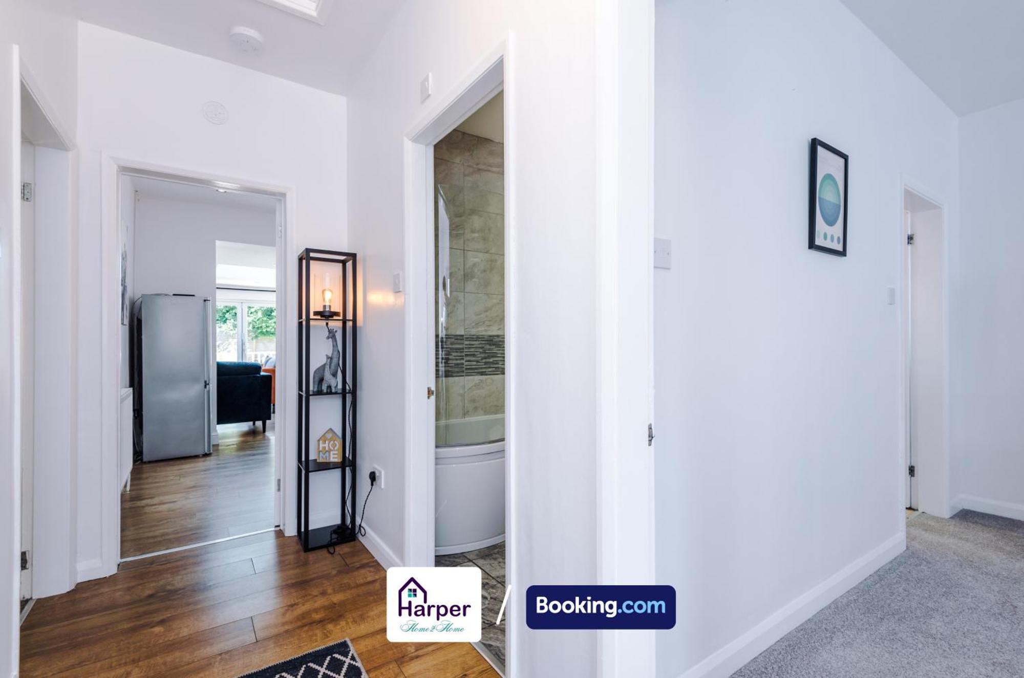 Spacious Detached Bungalow By Harperletting Short Lets & Serviced Accommodation Buckely With Pool Table & Driveway Buckley エクステリア 写真